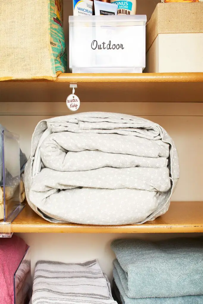 How to Fold a King Size Fitted Sheet